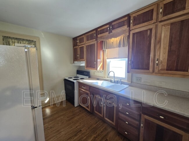 212 Randall St in Waterloo, IA - Building Photo - Building Photo