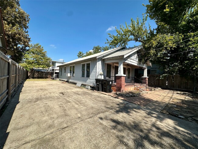 405 James St in Houston, TX - Building Photo - Building Photo