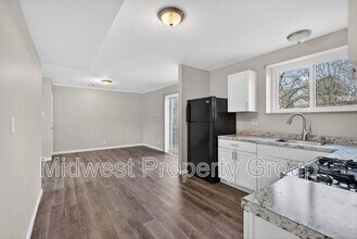 1165 Derhake Rd in Florissant, MO - Building Photo - Building Photo