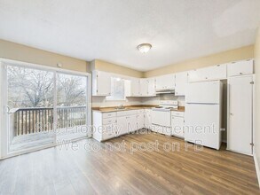 131 S Crescent Ave in Independence, MO - Building Photo - Building Photo