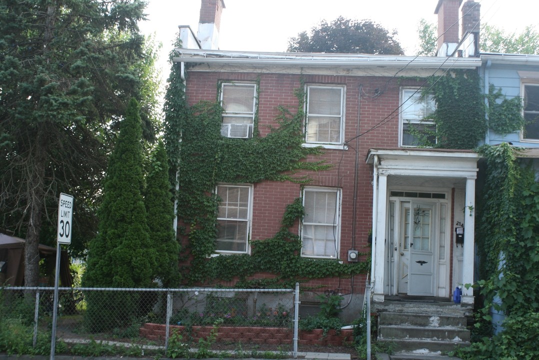 214 Partition St in Saugerties, NY - Building Photo