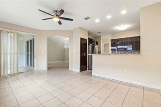 8562 NW 108th Ave in Doral, FL - Building Photo - Building Photo