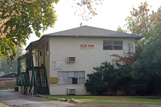 2760 Rio Linda Blvd in Sacramento, CA - Foto de edificio - Building Photo