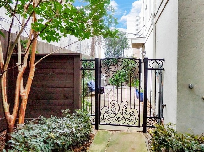 1108 Peveto St in Houston, TX - Building Photo - Building Photo