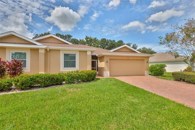 751 McCallister Ave in Sun City Center, FL - Foto de edificio - Building Photo