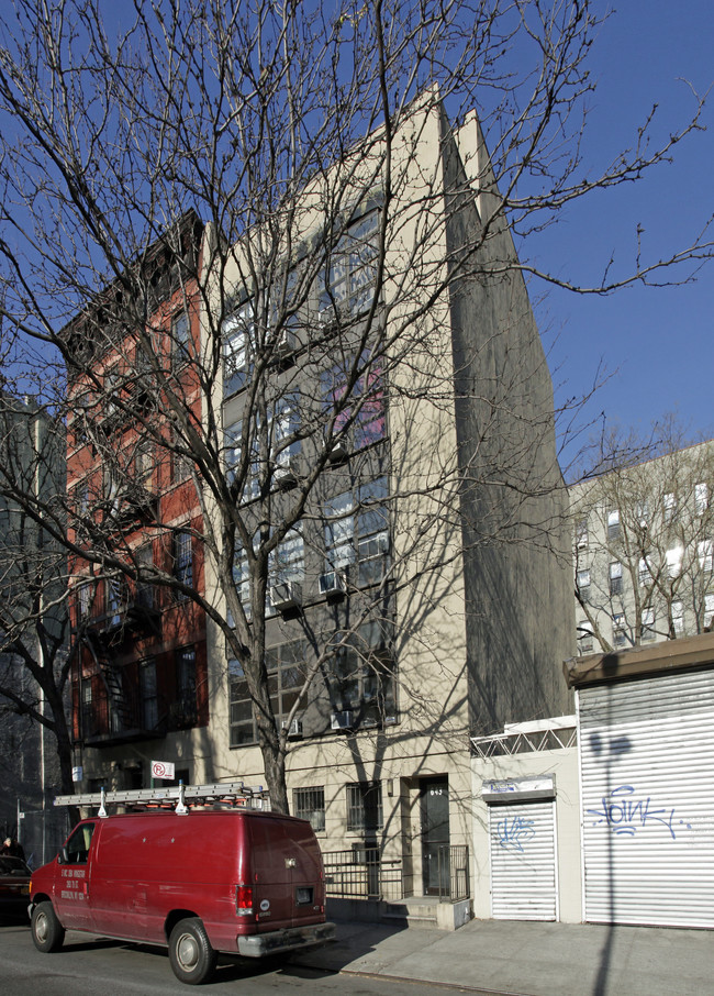 643 E Ninth St in New York, NY - Building Photo - Building Photo