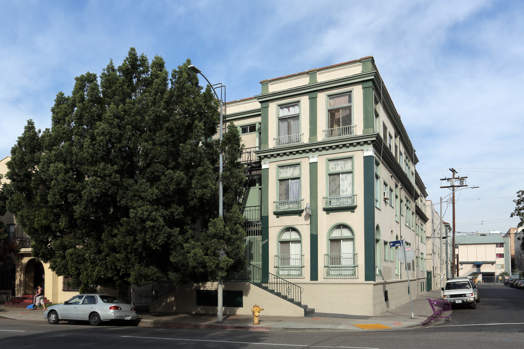 Leeward & 8th St Apartments in Los Angeles, CA - Building Photo