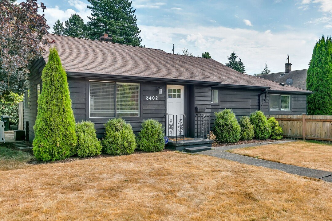 8402 18th Ave SW in Seattle, WA - Foto de edificio