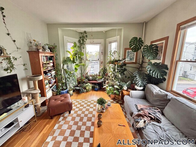 77 Easton St, Unit 2