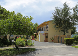 River Terrace Apartments in Fort Lauderdale, FL - Building Photo - Building Photo