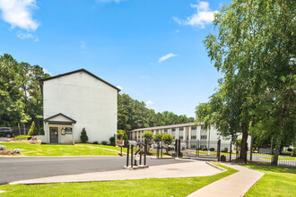 Uphill Flats in Decatur, GA - Foto de edificio - Building Photo