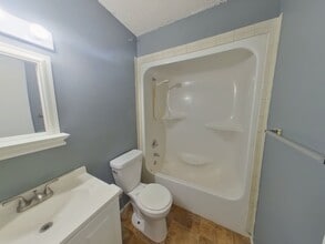 608 Richmond N in Wichita, KS - Building Photo - Building Photo