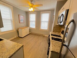 47 Liberty Ave, Unit 3 in Jersey City, NJ - Building Photo - Building Photo