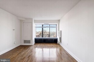 2001 Hamilton St in Philadelphia, PA - Building Photo