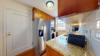 1 Lanark Rd in Brookline, MA - Building Photo - Building Photo