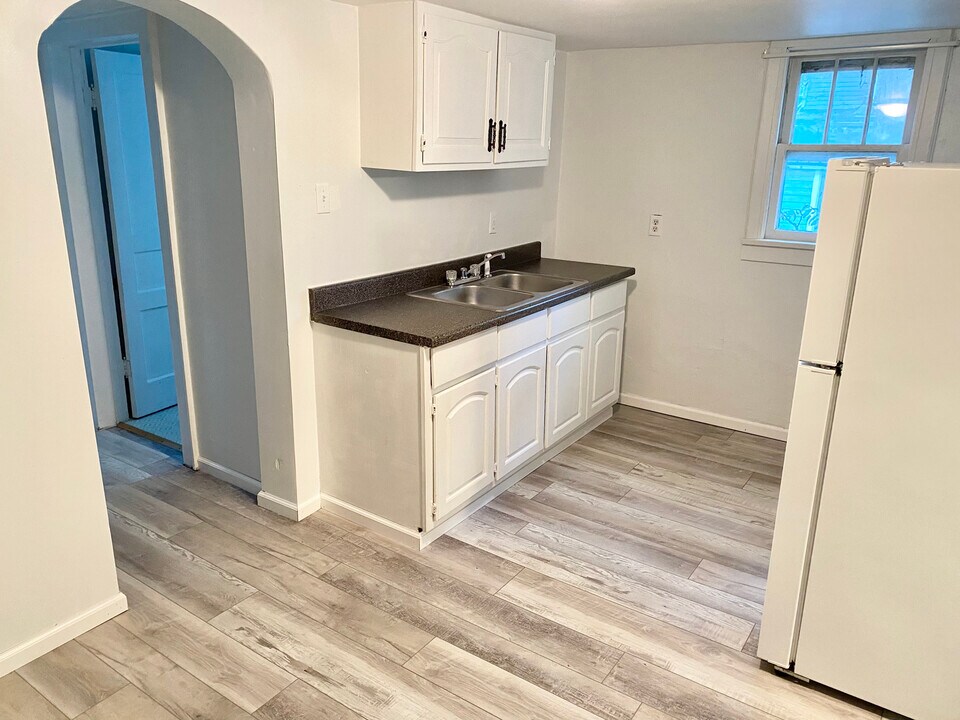 520 W Edwards st, Unit Apt 2 in Vandalia, IL - Building Photo