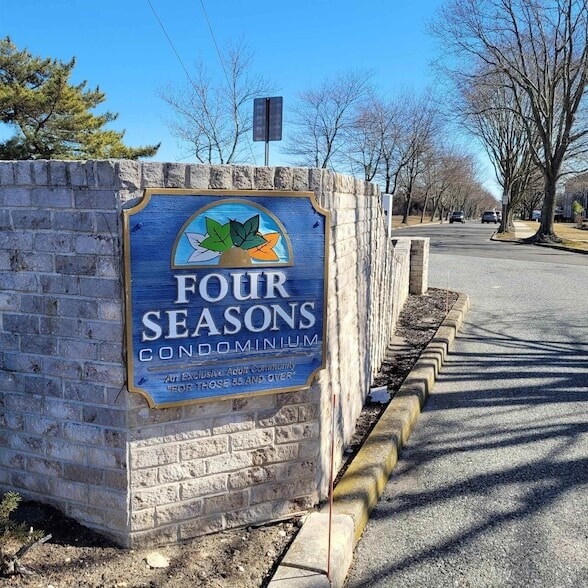 4310 Dolphin Ave, Unit 4310 in Northfield, NJ - Building Photo - Building Photo