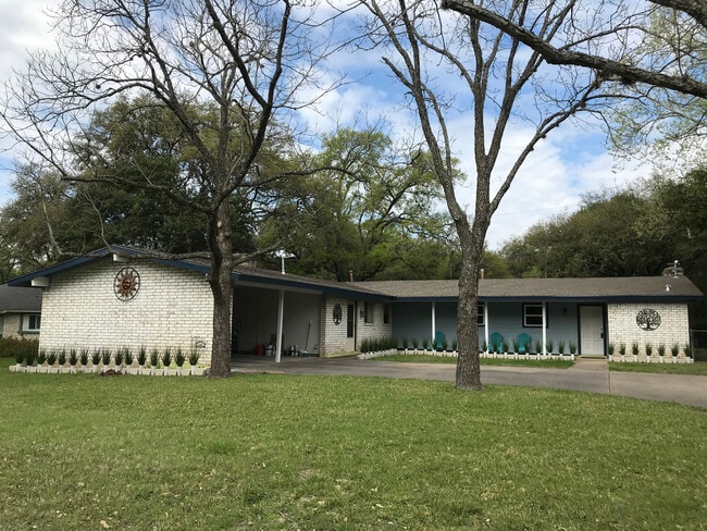 property at 914 Beaver Trail