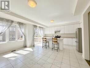 394 Grindstone Trl in Oakville, ON - Building Photo - Building Photo