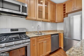 3616 Connecticut Ave NW, Unit 407 in Washington, DC - Foto de edificio - Building Photo