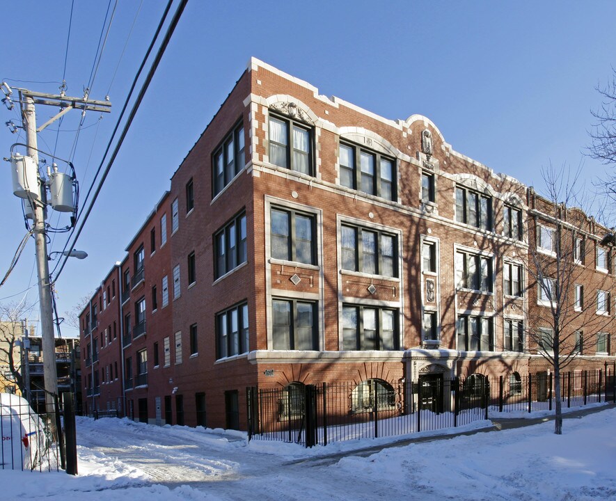 936 W Sunnyside in Chicago, IL - Foto de edificio