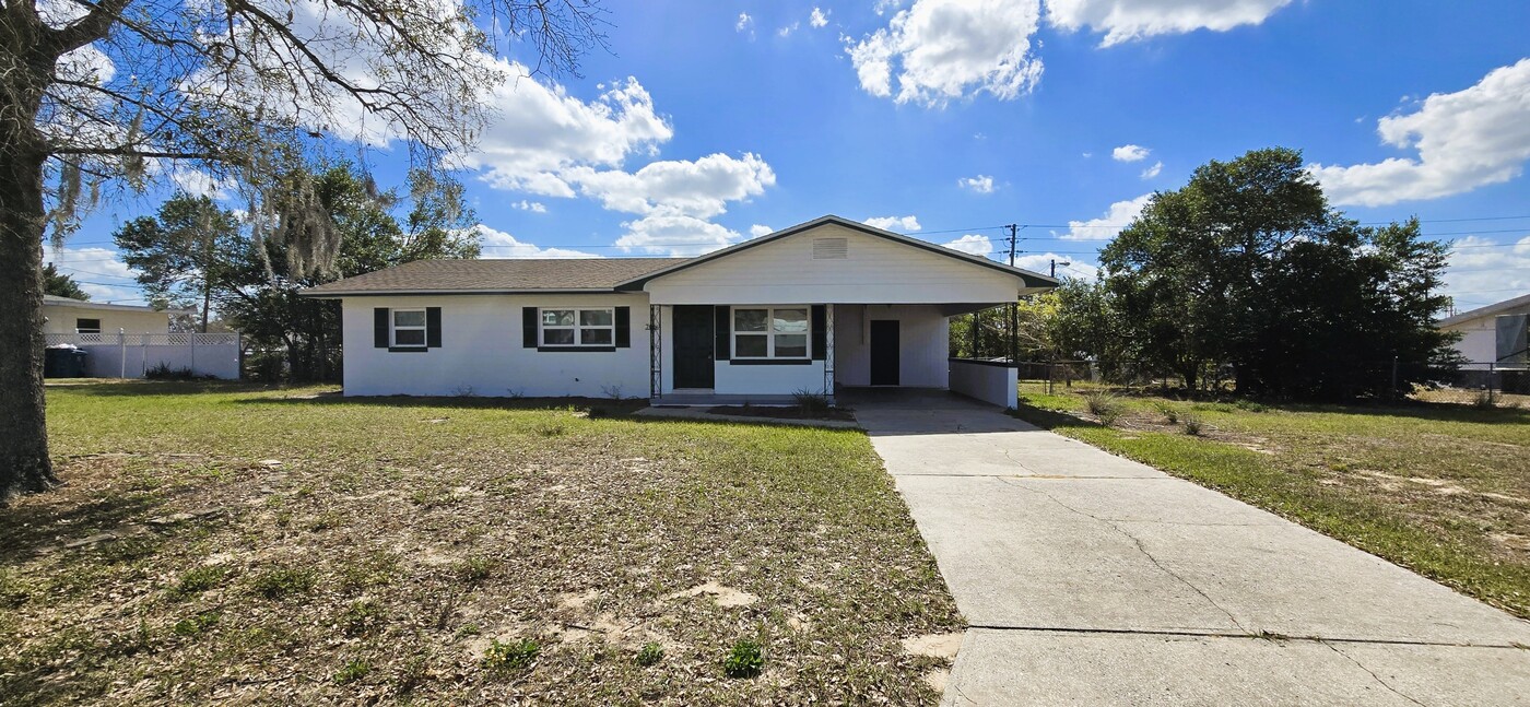 706 Wildabon Ave in Lake Wales, FL - Building Photo