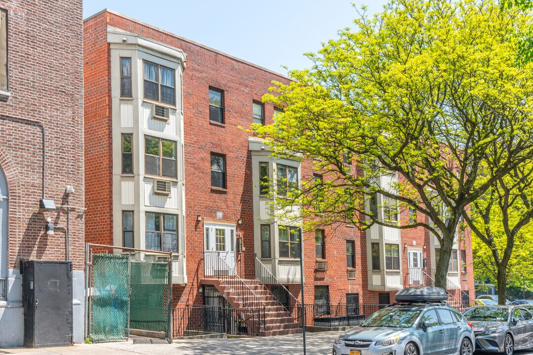 415 Carlton Ave in Brooklyn, NY - Building Photo
