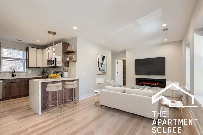property at 5014 N Rockwell St