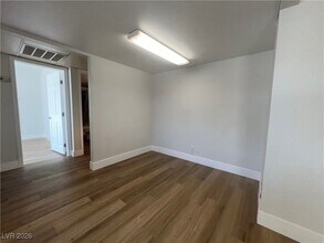 5060 Indian River Dr in Las Vegas, NV - Building Photo - Building Photo