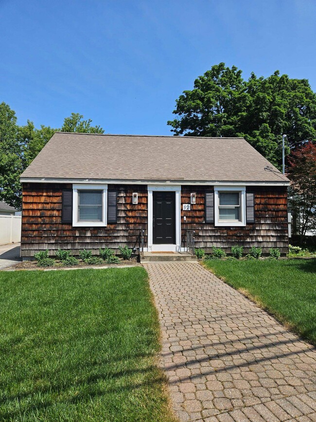 12 Taylor St in Nashua, NH - Building Photo - Building Photo