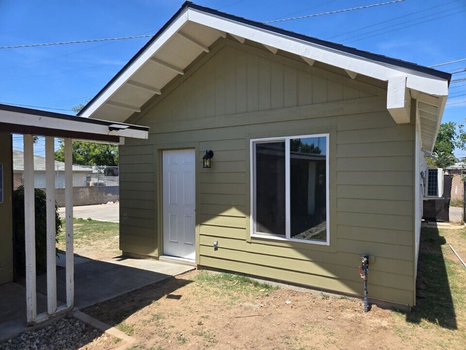 3421 E McKinley Ave in Fresno, CA - Building Photo
