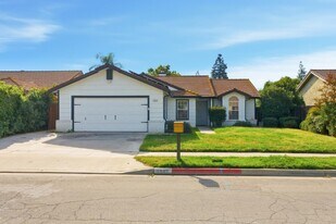 3345 W Stuart Ave in Fresno, CA - Building Photo