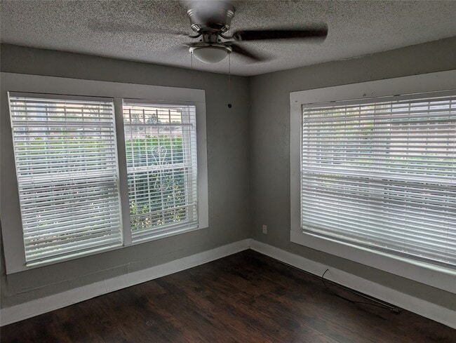 3203 Eastex Fwy in Houston, TX - Building Photo - Building Photo