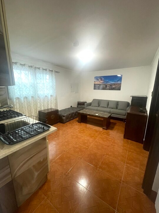 1027 Hylan Blvd in Staten Island, NY - Building Photo