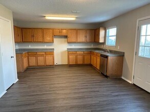 14817 Broadview Dr in Balch Springs, TX - Foto de edificio - Building Photo