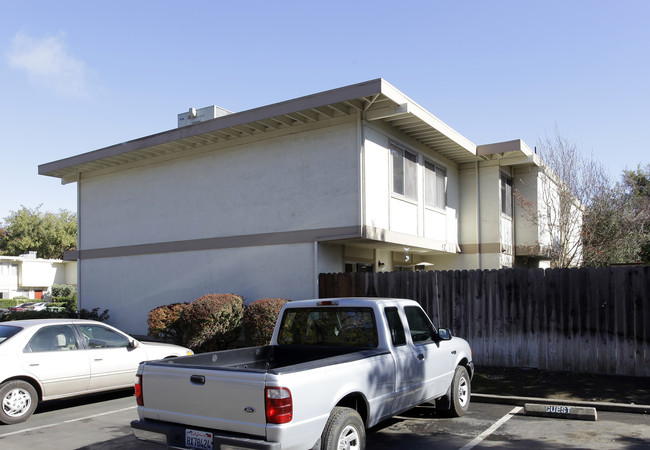 1546-1560 Drake Dr in Davis, CA - Building Photo - Building Photo