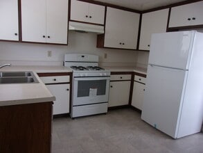 612 N 4th St in Lompoc, CA - Building Photo - Building Photo