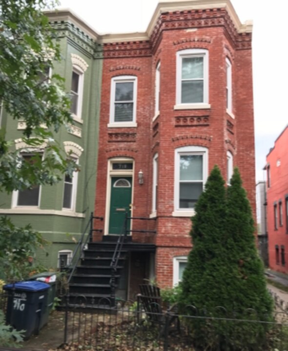 710 7th St NE in Washington, DC - Building Photo
