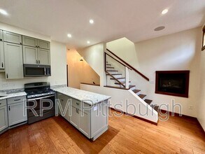 1222 Mimosa Wy in Pittsburgh, PA - Building Photo - Building Photo