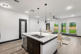 4435 Maggie St in Houston, TX - Foto de edificio - Building Photo