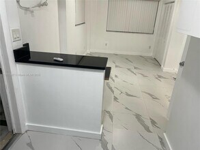 9920 SW 32nd St in Miami, FL - Building Photo - Building Photo