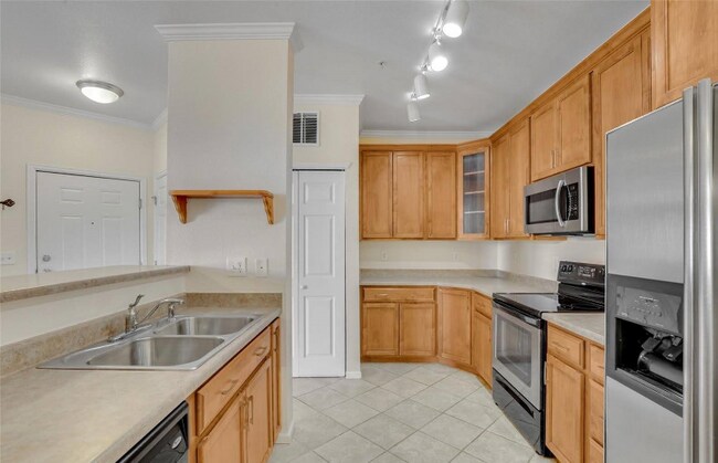 property at 3875 S Dayton St