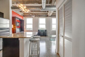 221 W Lancaster Ave in Fort Worth, TX - Building Photo - Building Photo