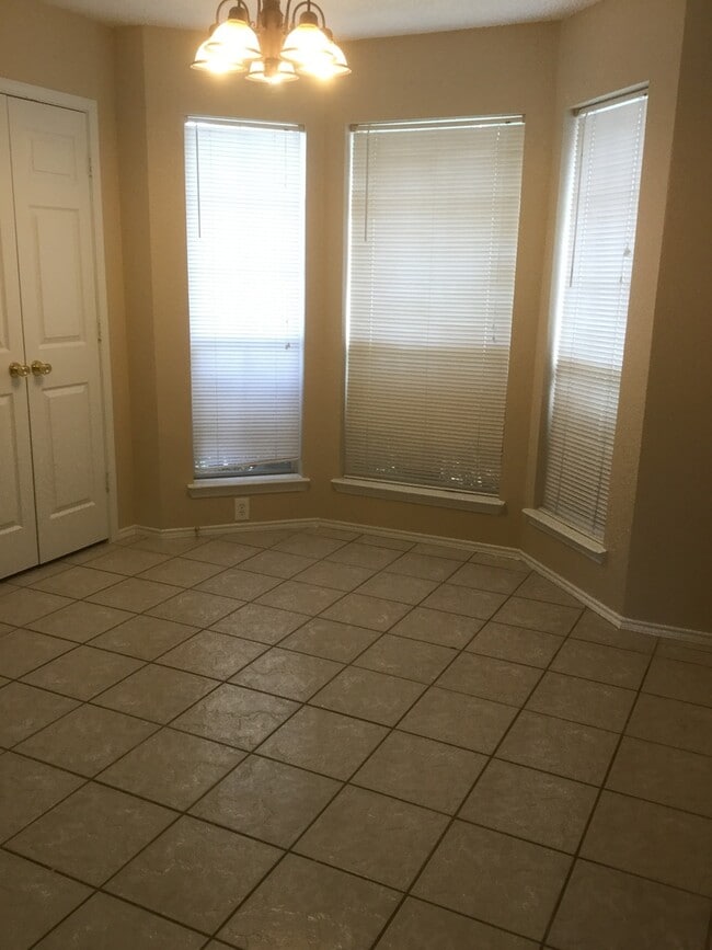 221 Lancelot Dr in Weatherford, TX - Building Photo - Building Photo