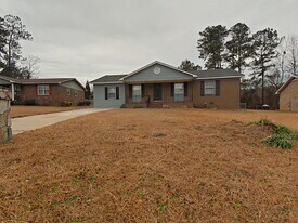 6841 Radial Dr in Fayetteville, NC - Building Photo