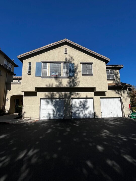 53 Mesquite in Trabuco Canyon, CA - Building Photo