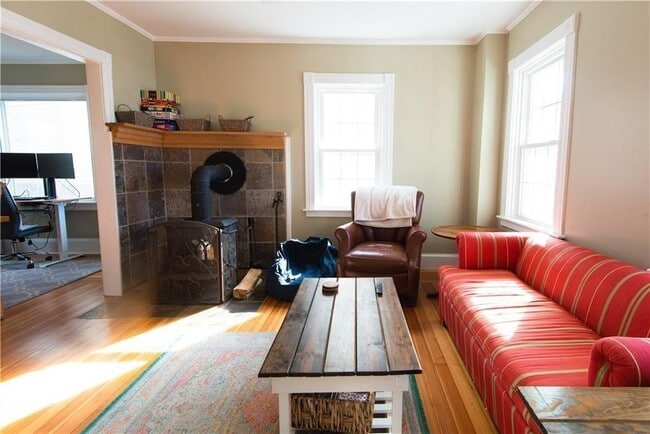 21 Congdon Ave in Newport, RI - Building Photo - Building Photo