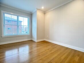 9 Greylock Rd, Unit 1 in Boston, MA - Foto de edificio - Building Photo