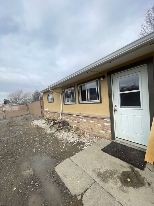 222 Moore Ln in Billings, MT - Building Photo