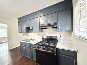 6496 Raymond Dr in Union City, GA - Building Photo - Building Photo
